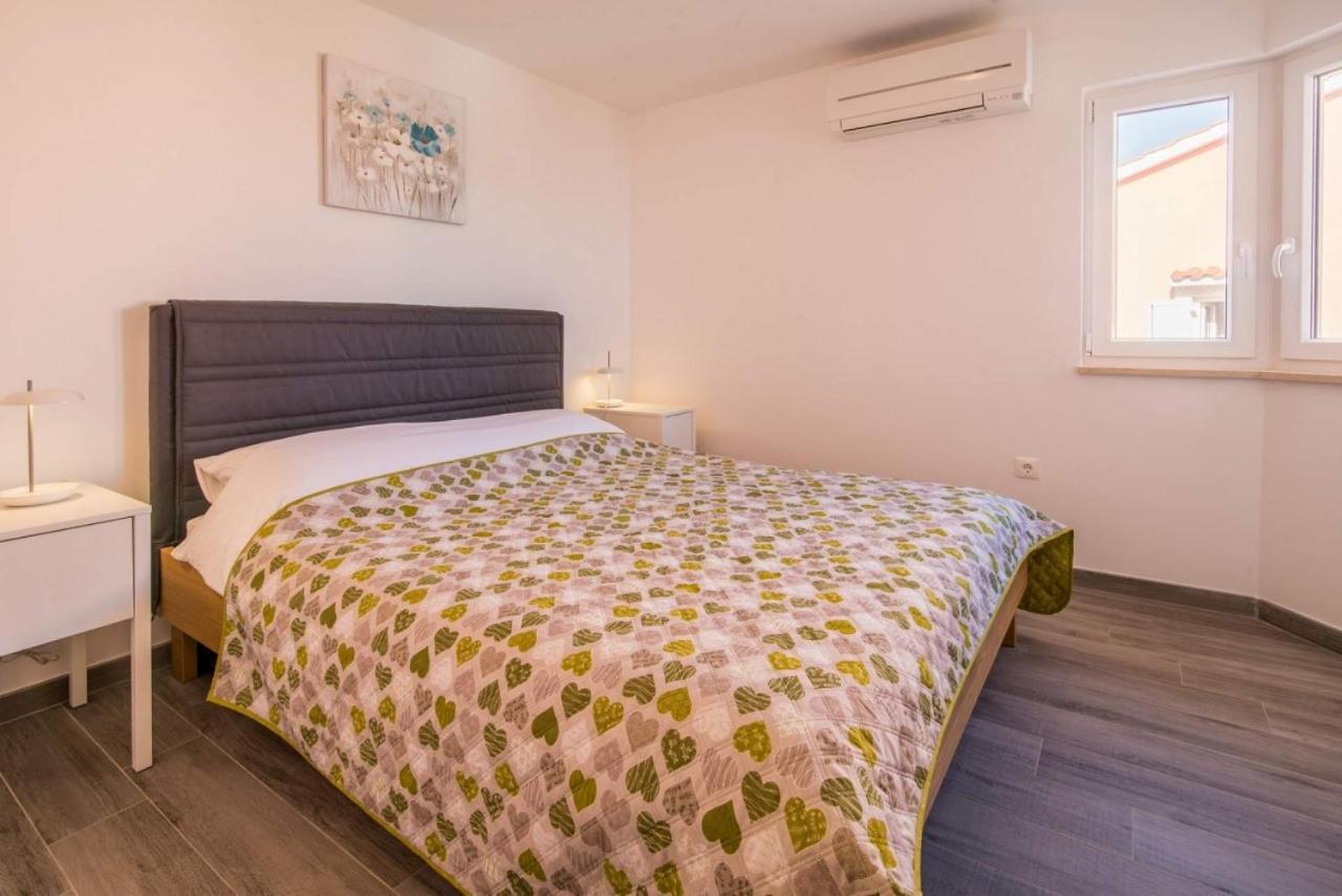 Apartman Zoe Vrbnik Exterior photo